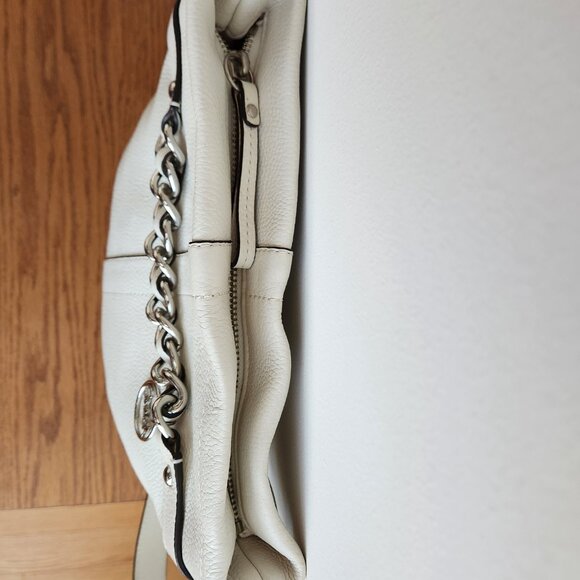 COACH WHITE PEBBLED LEATHER CHAIN DUFFLE SHOULDER BAG D1280-F19722 - Picture 9 of 12